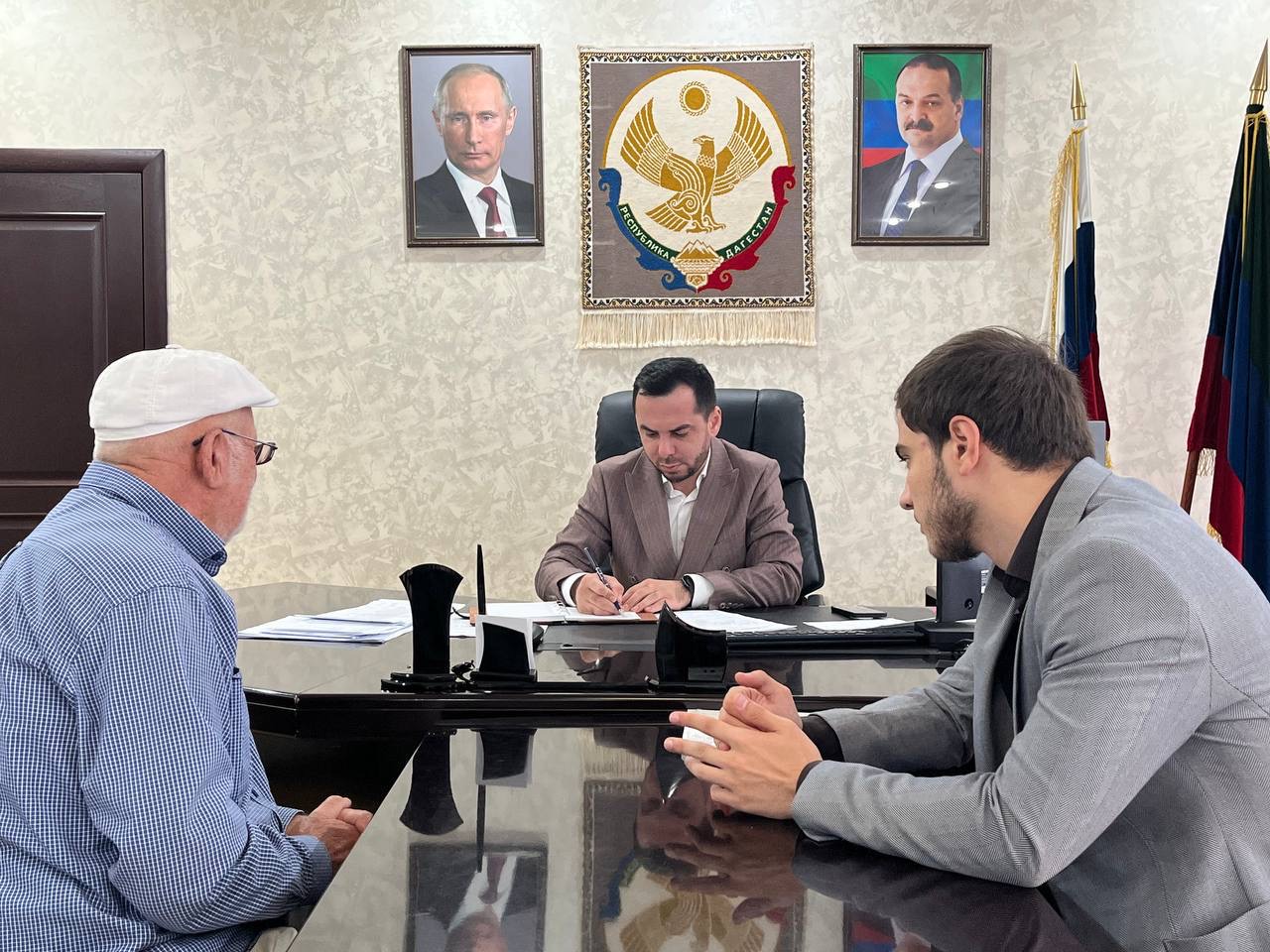 Глава города Южно-Сухокумска провел личный прием граждан