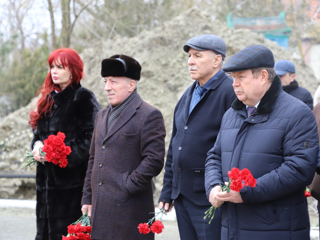 Представители Кизлярского района почтили память жертв теракта в 2018 году