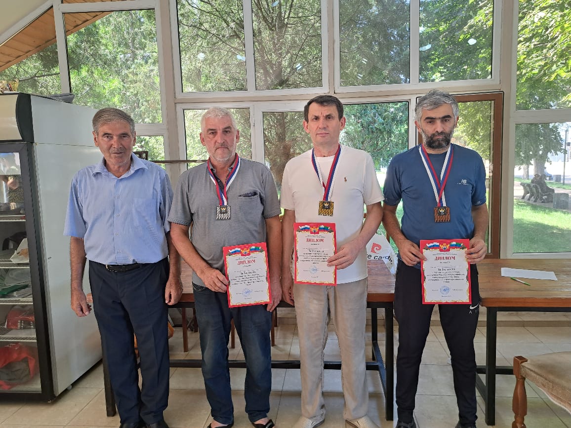 Открытый городской турнир по шашкам провели в Махачкале