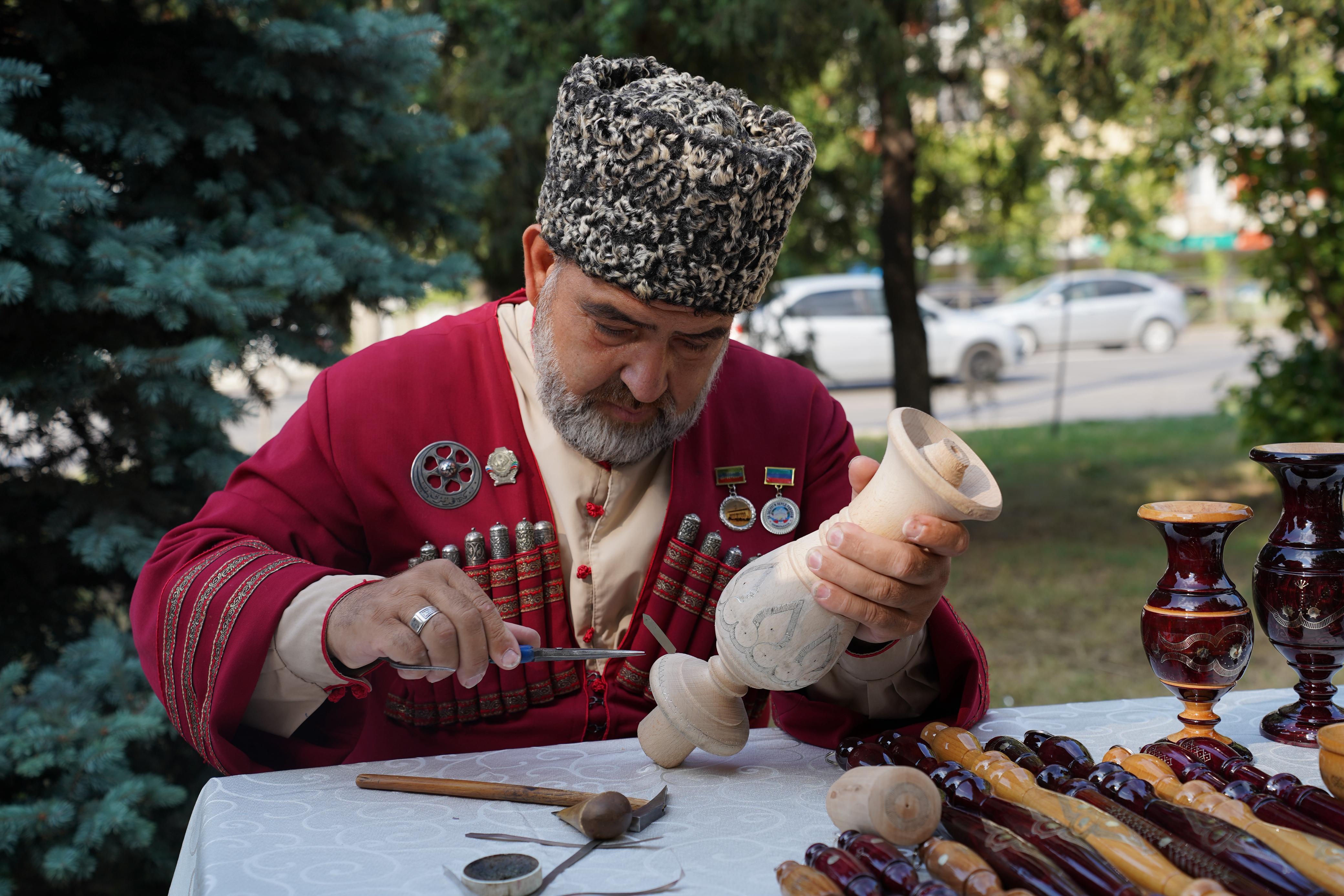 В Махачкале прошла выставка-ярмарка народных художественных промыслов