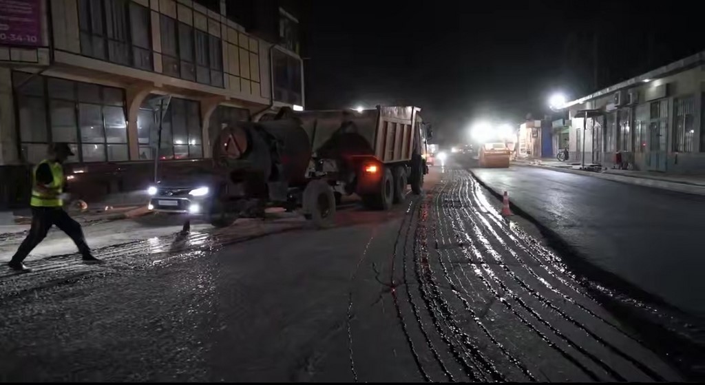 В Махачкале началась ночная укладка асфальта для минимизации неудобств горожан