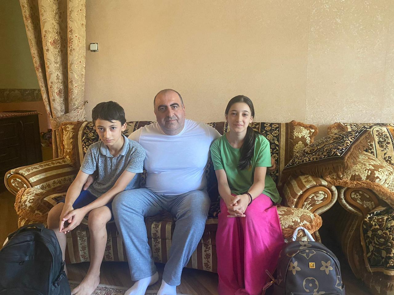 Нурбаганд Нурбагандов обеспечил школьными наборами более 70 детей Дагестана