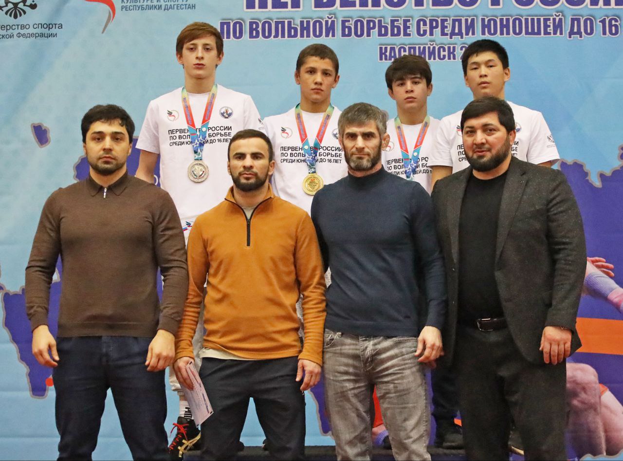 Еще 8 медалей добыли дагестанские борцы на домашнем Первенстве России
