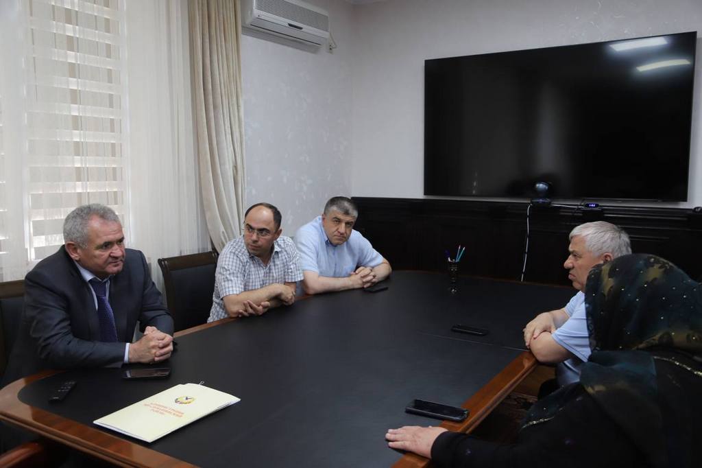 Глава администрации Левашинского района провел личный прием граждан