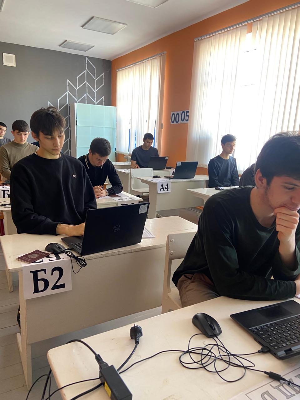 Сегодня проходит тренировочный ЕГЭ для учеников 11-х классов