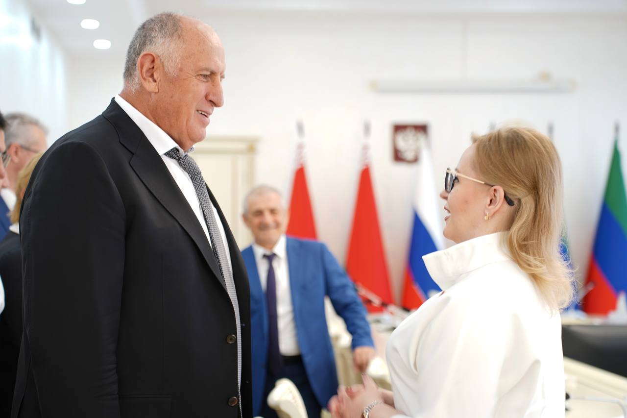 Абдулмуслим Абдулмуслимов встретился с официальной делегацией из Беларуси