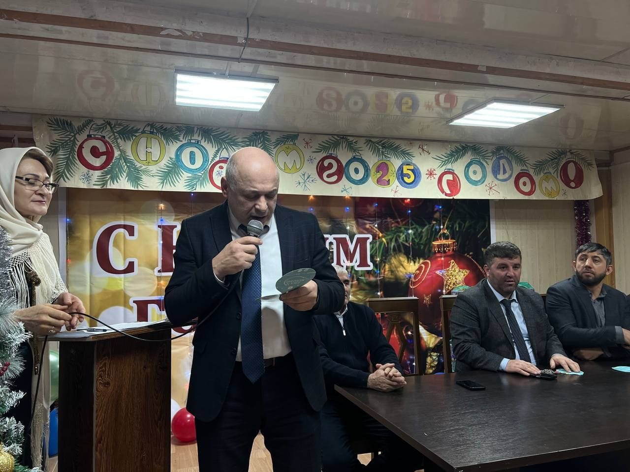 Глава Бежтинского участка присоединился к акции «Ёлка желаний»