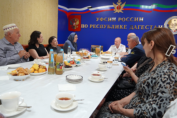 Начальник УФСИН Дагестана встретился с родственниками погибших сотрудников уголовно-исполнительной системы