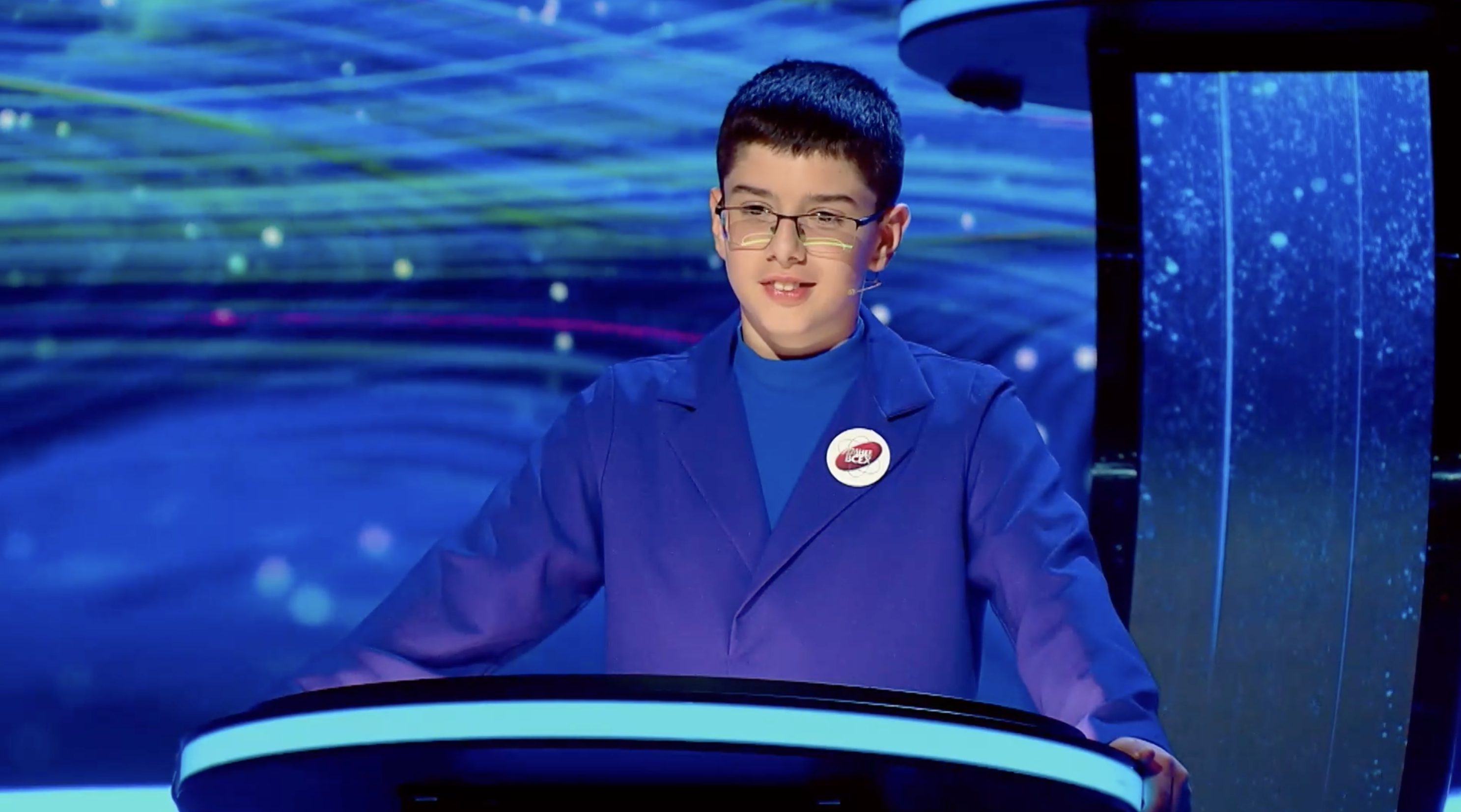 Школьник из Дагестана стал участником интеллектуального шоу «Умнее всех» на «Пятнице!»