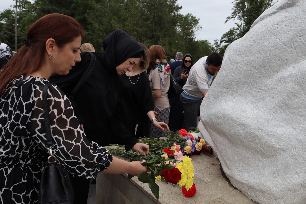 В Буйнакске прошел памятный митинг, посвященный Дню памяти и скорби