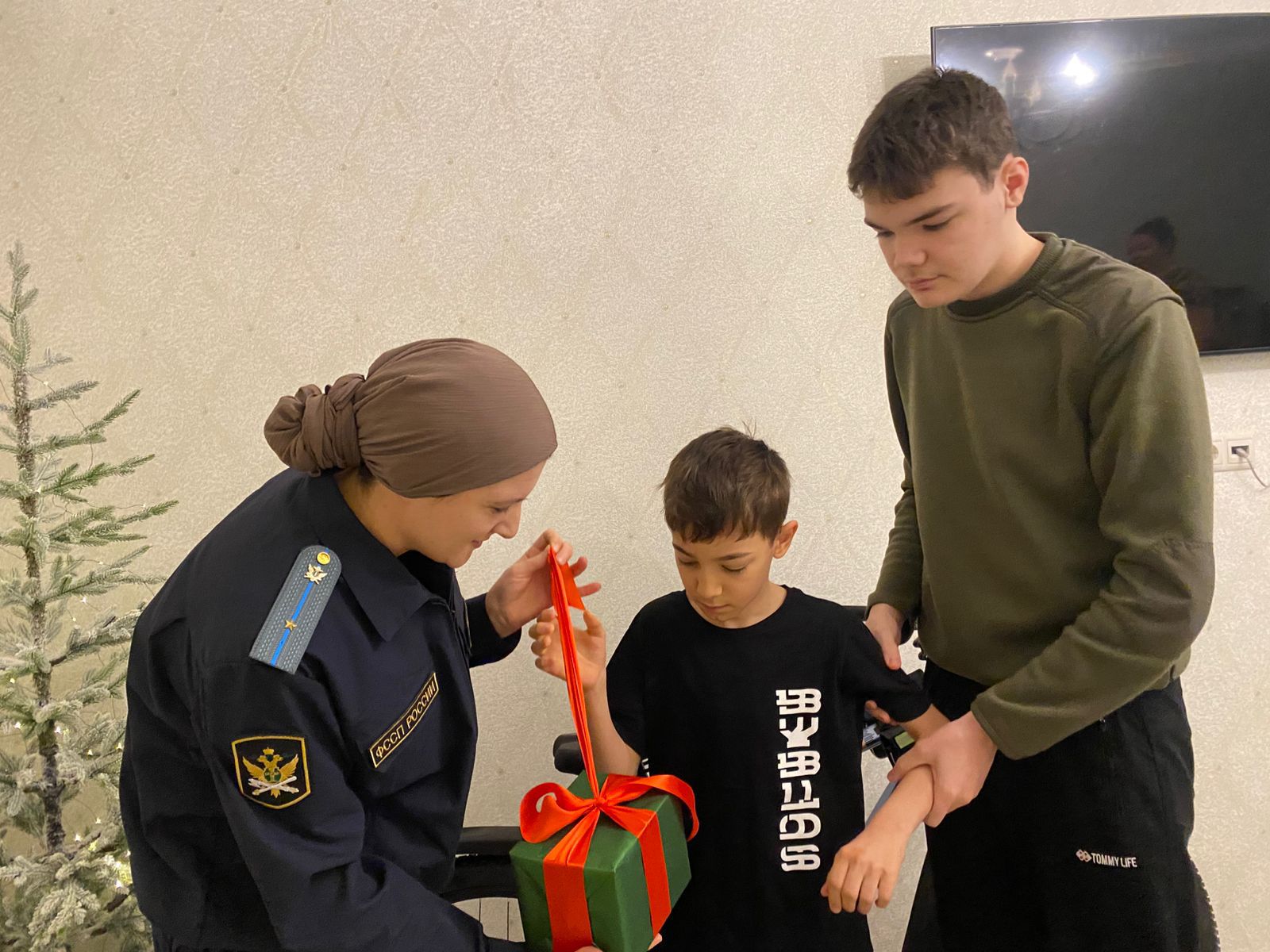 Судебные приставы исполнили заветные желания братьев из Дагестана