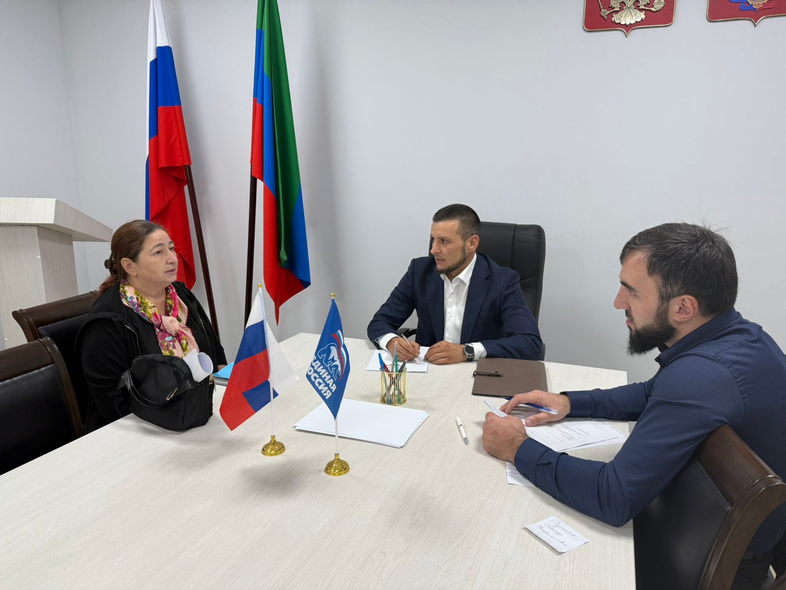 Депутат Абдурахман Абдурахманов рассмотрел обращения каспийчан