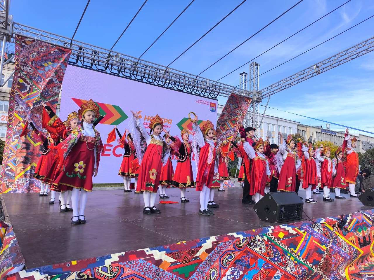 Махачкала отметила День народного единства грандиозным фестивалем «Сто лиц столицы»