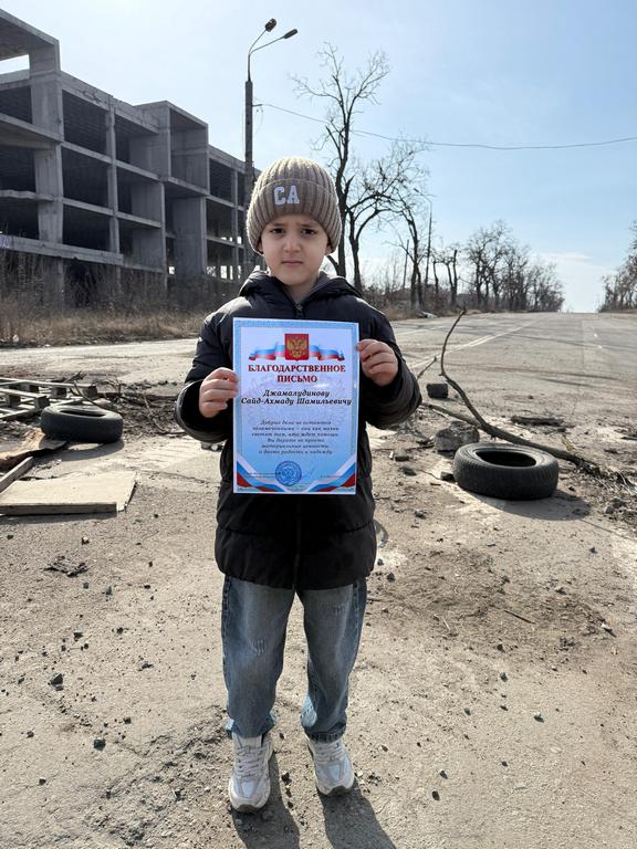 Самому юному волонтеру из Дагестана вручили Благодарственное письмо в зоне СВО