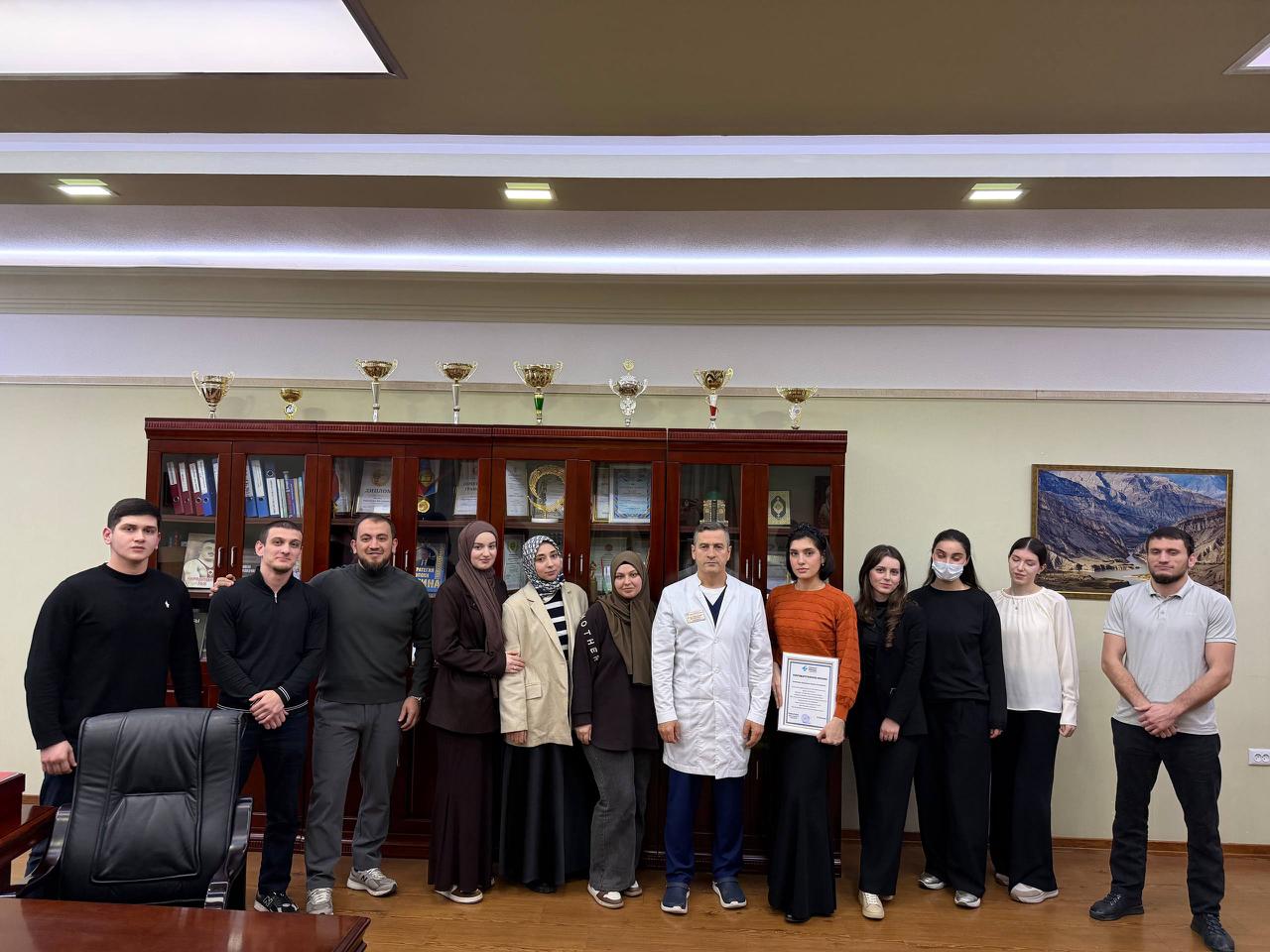 Хаджимурад Малаев и Исрафил Исрафилов обсудили развитие волонтерства с активистами «Феникса»