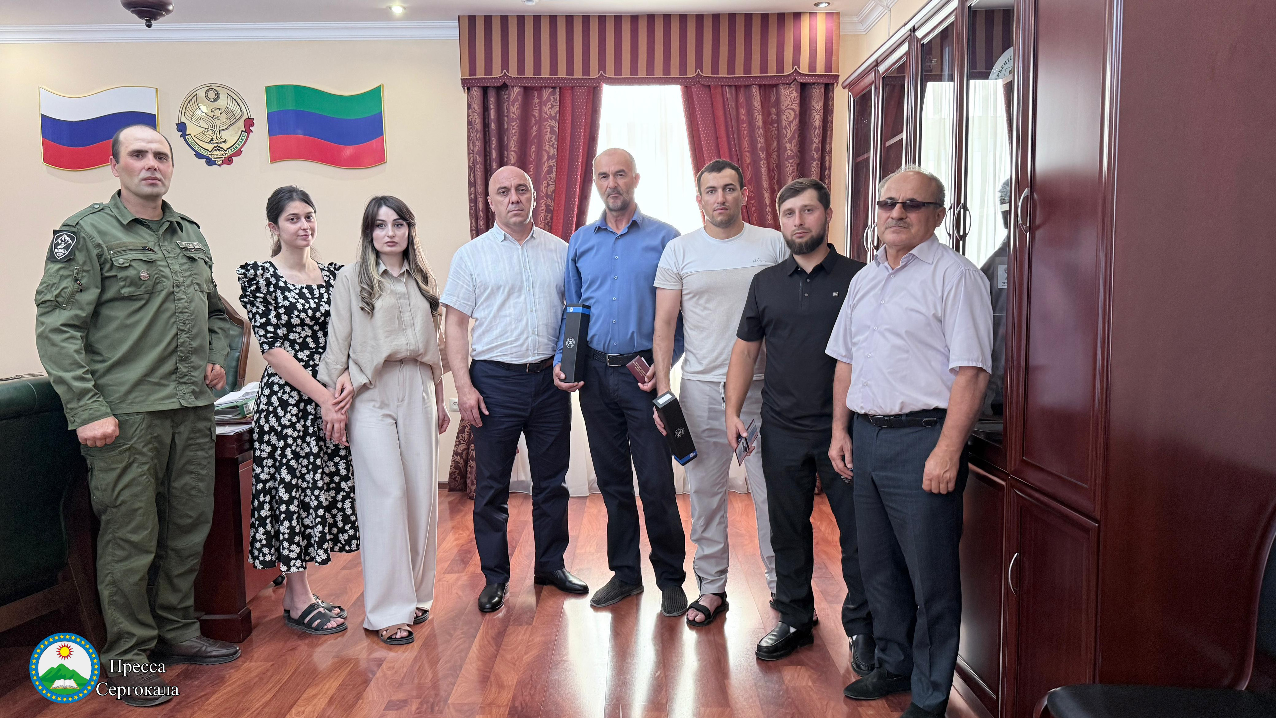 Глава Сергокалинского района встретился с участниками СВО