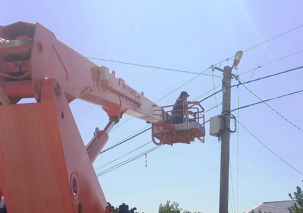 В селе Дагестанском Кизлярского района проводятся работы по обновлению электросетей