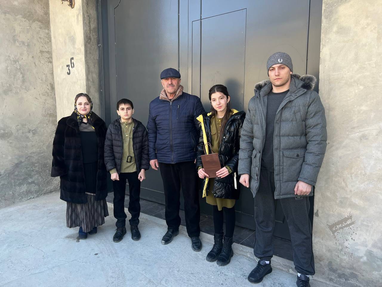 Волонтеры Карабудахкентского района посетили семьи участников СВО