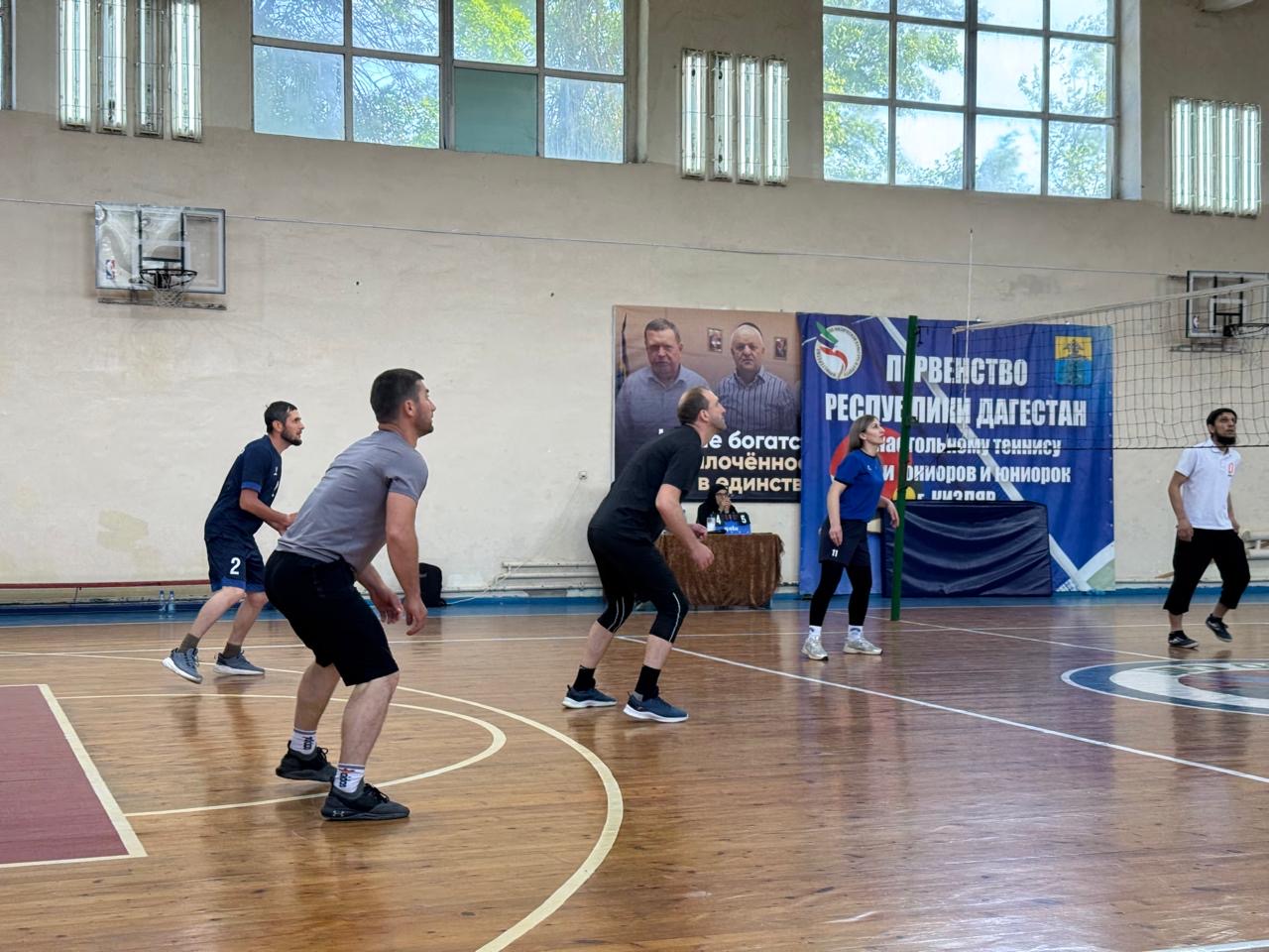 Праздник Весны и Труда в Кизляре отметили волейбольным турниром трудовых коллективов