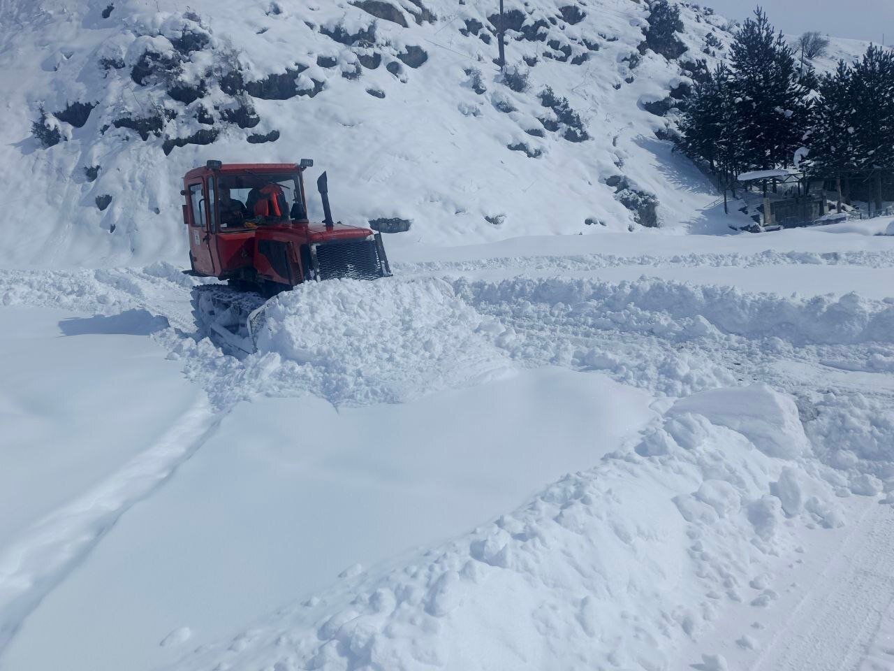 В Дагестане закрыт проезд для авто на дорогах в семи районах