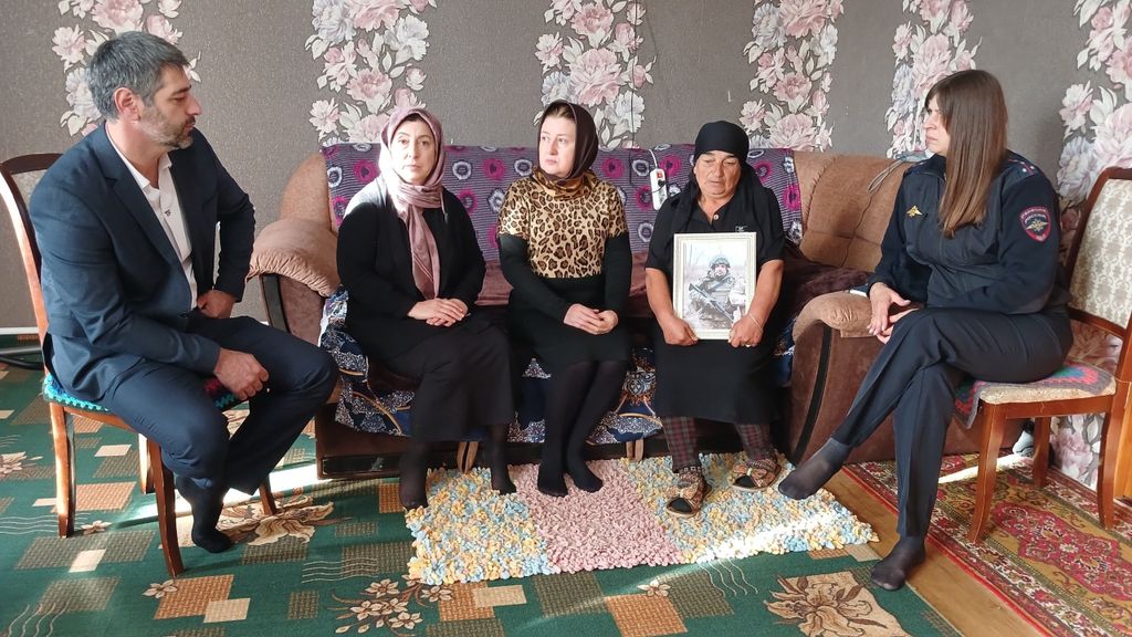 В Хивском районе навестили матерей погибших участников СВО