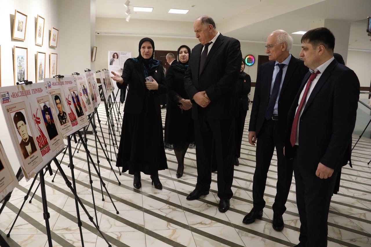 Абдулмуслим Абдулмуслимов посетил выставку «Наследие Героев»
