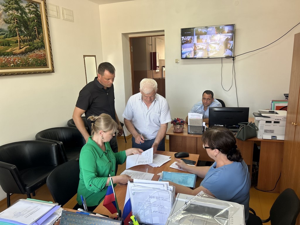 В Тарумовском районе началась работа по приемке школ и детсадов к новому учебному году