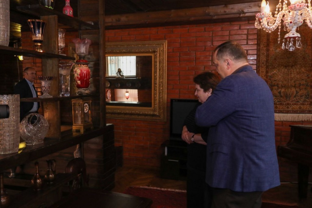 Глава Дагестана посетил дом Расула Гамзатова в Махачкале