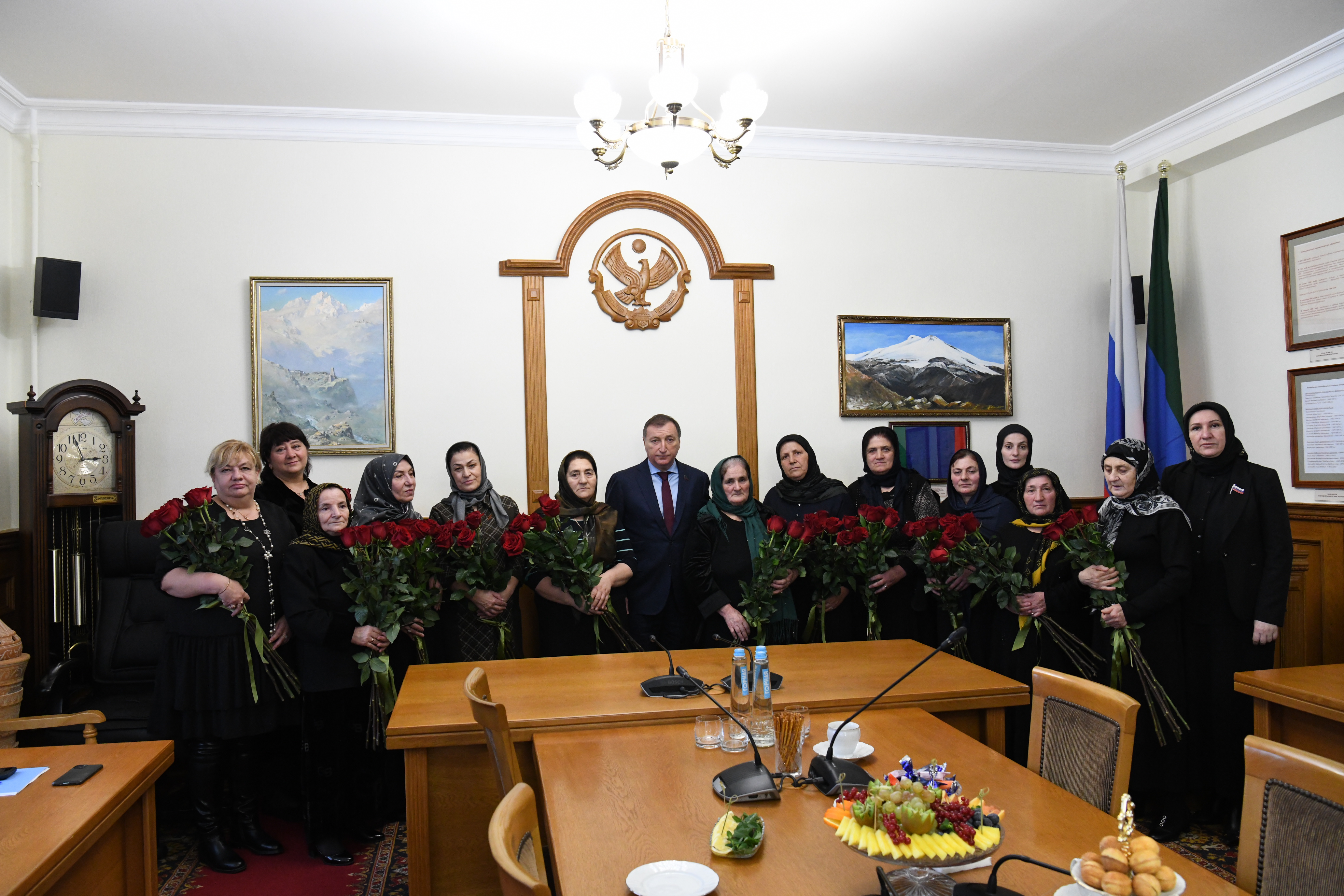 Заур Аскендеров предложил установить в Дагестане памятник Матери