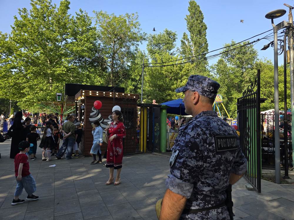 Росгвардия обеспечила безопасность во время празднования Международного дня защиты детей в Махачкале