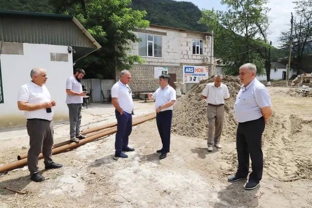 Глава Табасаранского района поздравил строителей с профессиональным праздником