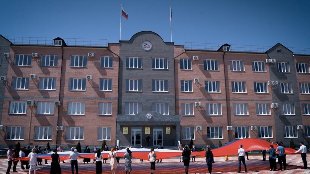 Глава Хасавюртовского района поздравил земляков с Днем Государственного флага РФ