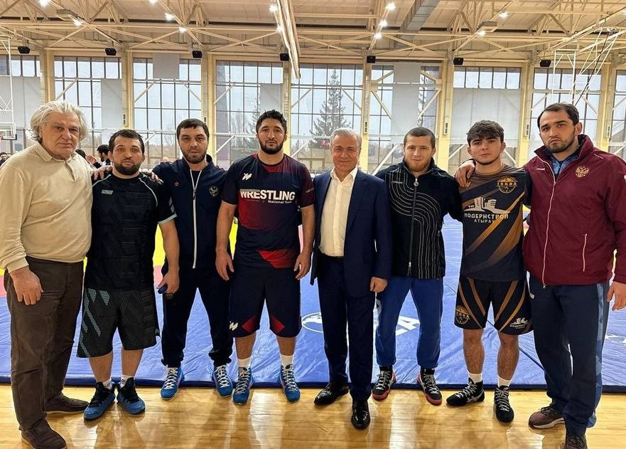 Омар Муртузалиев напутствовал российских вольников перед Чемпионатом Европы