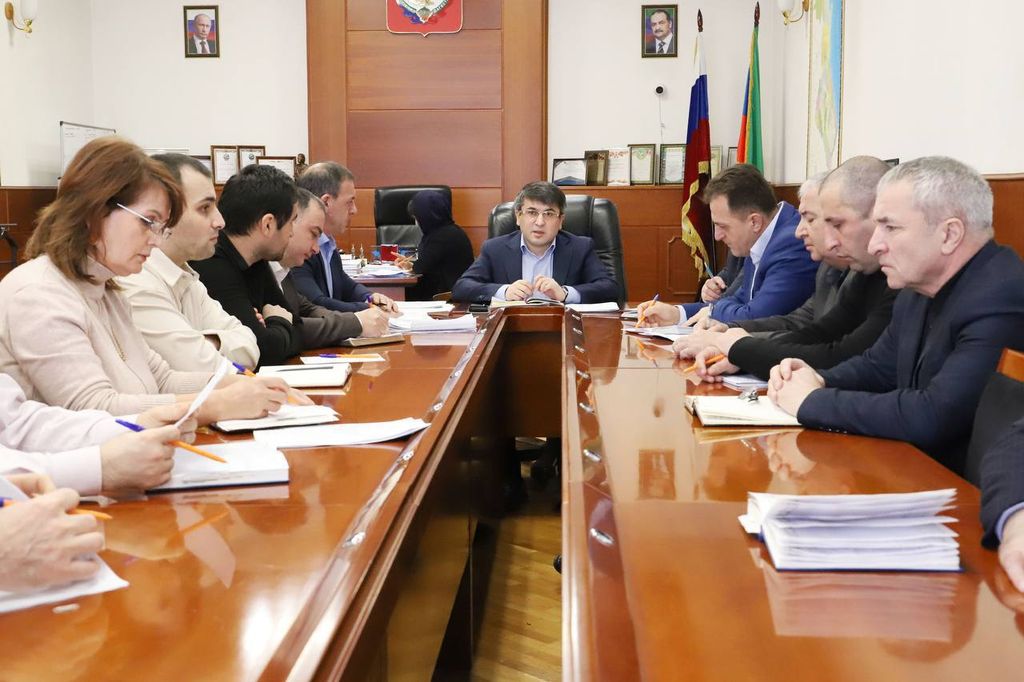 Глава Табасаранского района провел аппаратное совещание