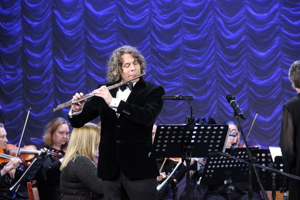 Заслуженный артист России Максим Рубцов провел концерт в Махачкале