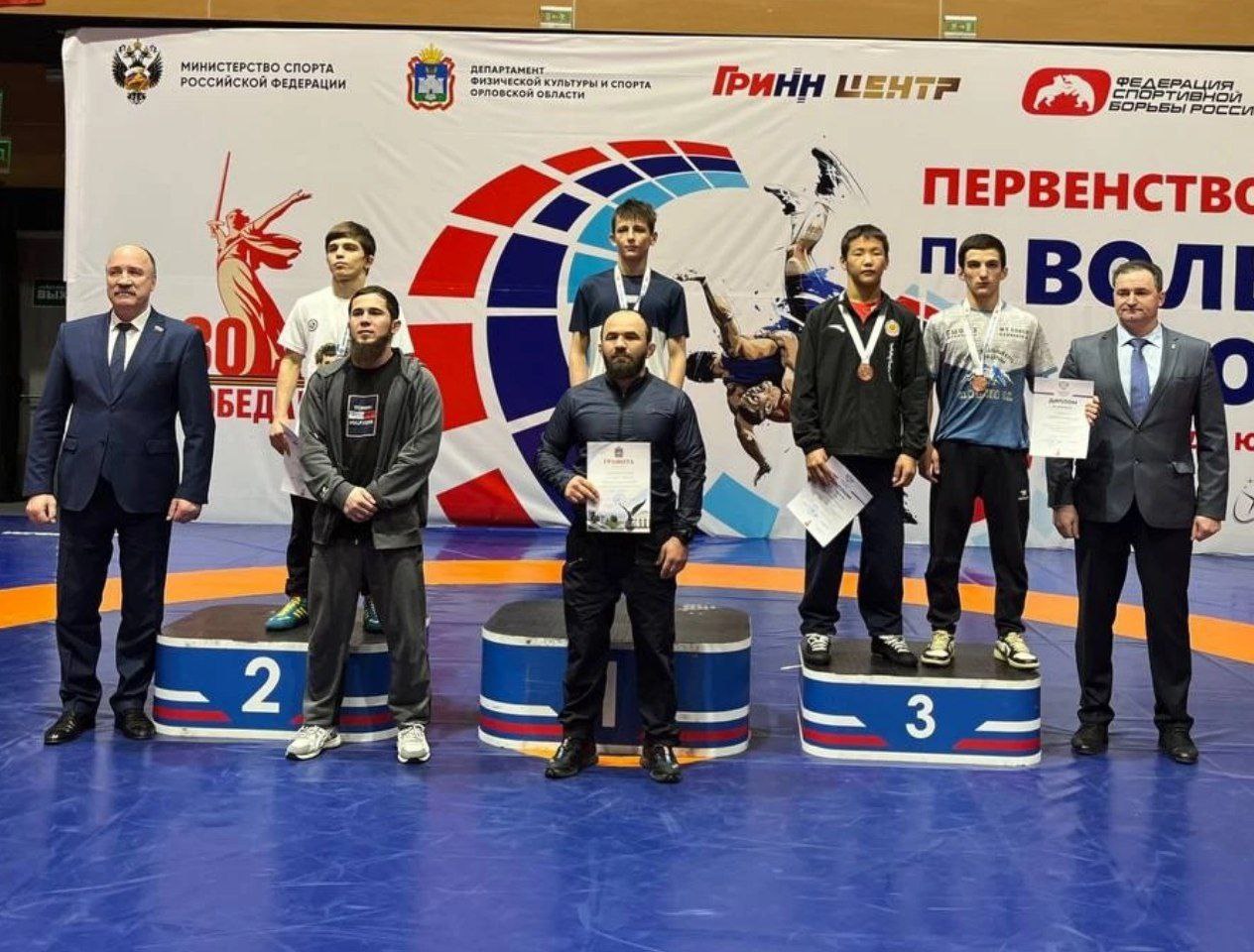 Четыре медали выиграли борцы Дагестана на старте Первенства России