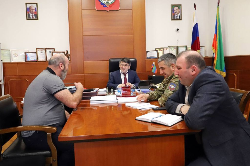 Более 20 вопросов рассмотрел глава Табасаранского района в рамках приема граждан