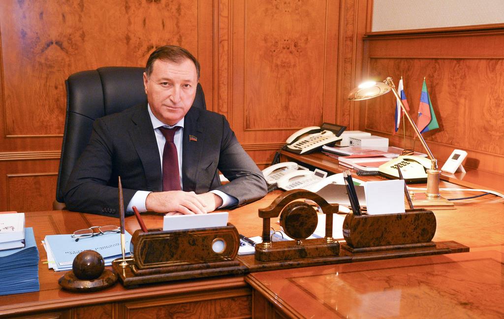 Заур Аскендеров поздравил дагестанцев с Днем Конституции России