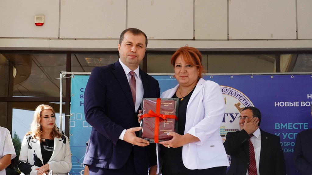 В ДГТУ прошла торжественная линейка, посвященная началу учебного года