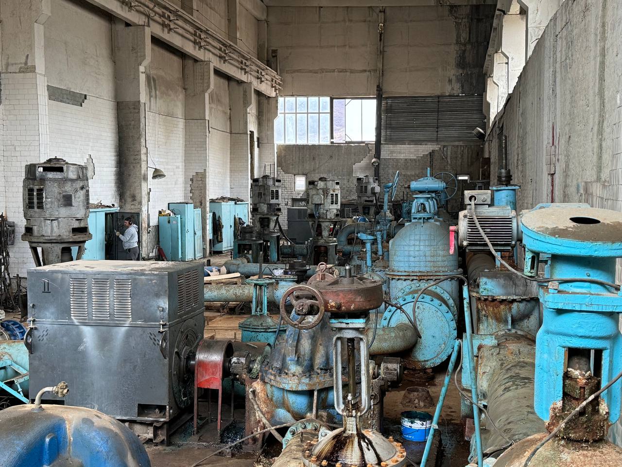 На ремонтируемую насосную станцию «Чиркейская» доставлены новые центробежные насосы