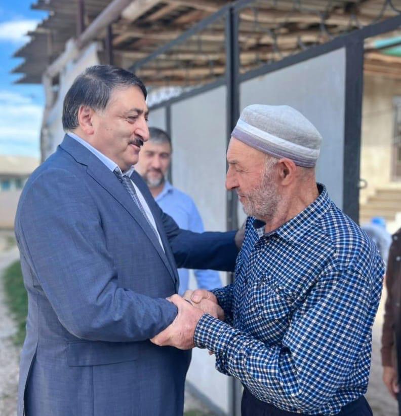 Джамаладин Гасанов передал отцу пятерых участников СВО миллион рублей для ремонта дома