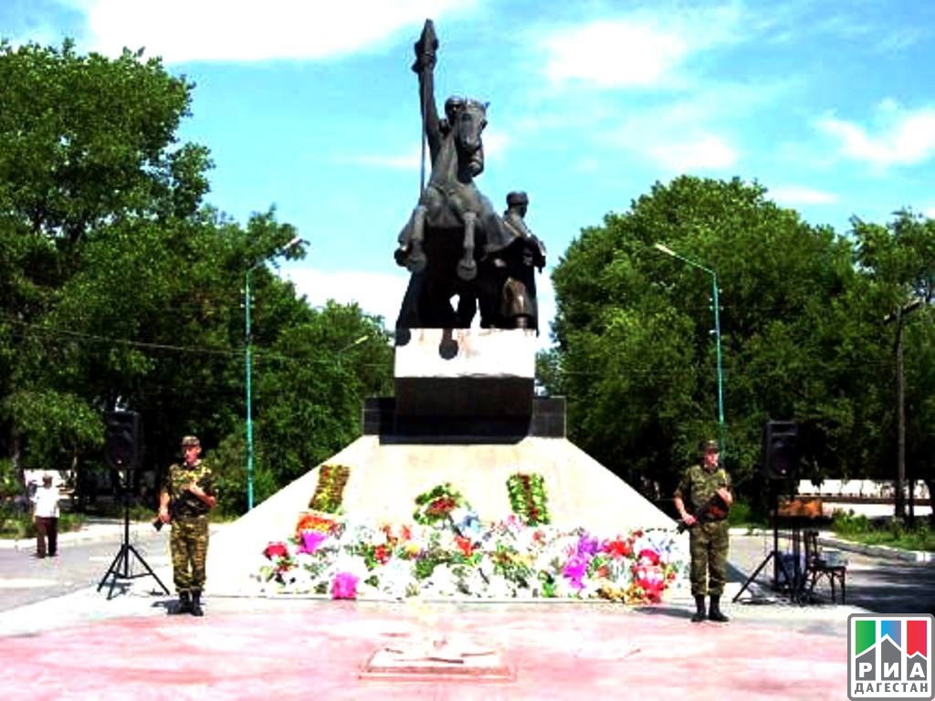 Кизляр город какой. Монумент "память"г.Кизляр. Кизляр Республика Дагестан. Город Кизляр парк. Кизляр город достопримечательности.