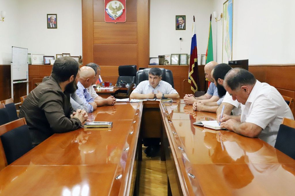 Около 40 человек обратились к главе Табасаранского района в ходе приема граждан