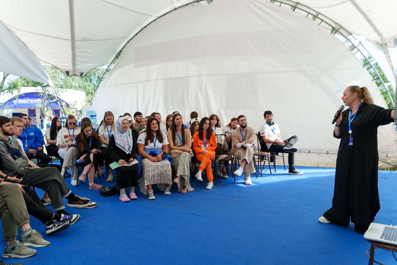 На форуме «Каспий» обсудили методы защиты и развития критического мышления