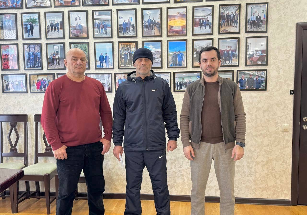 В Южно-Сухокумске прошли проводы добровольца в зону СВО