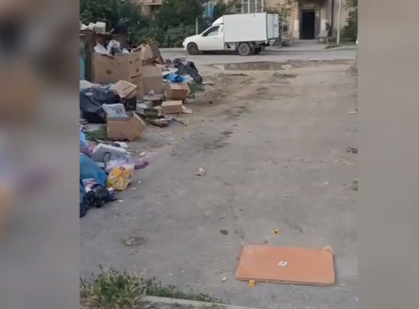 В Каспийске наказали управляющие компании за захламленные придомовые территории