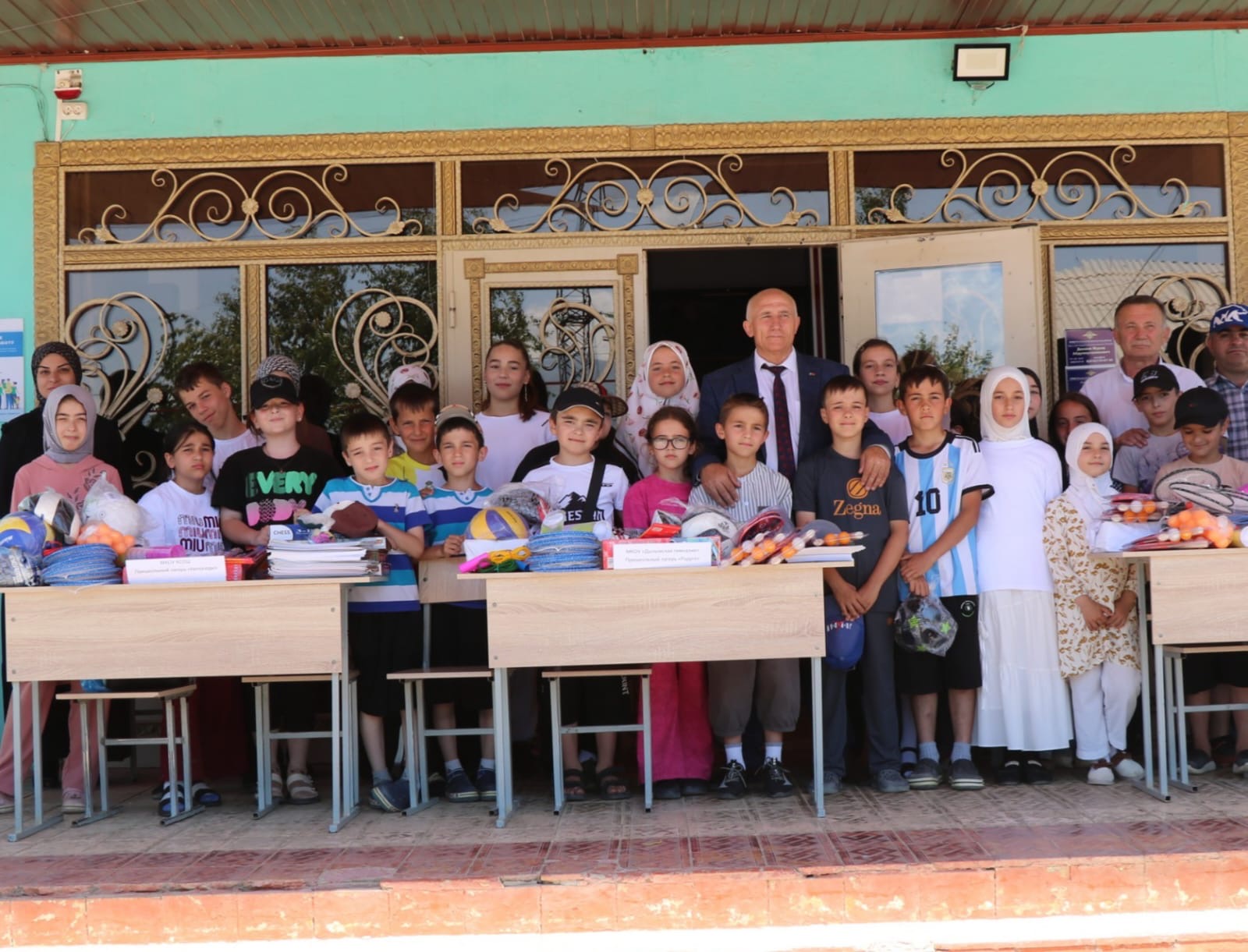 Школьные лагеря Казбековского района получили спортивный инвентарь от Джамаладина Гасанова