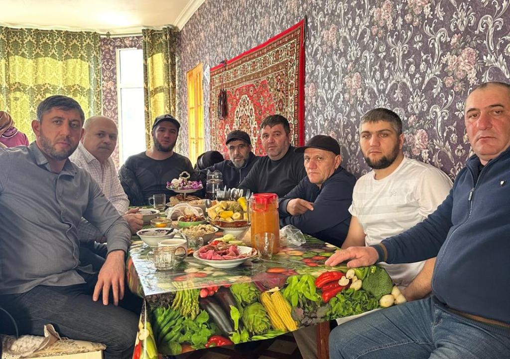 Глава Бежтинского участка Шамиль Арадахов встретился с участником СВО