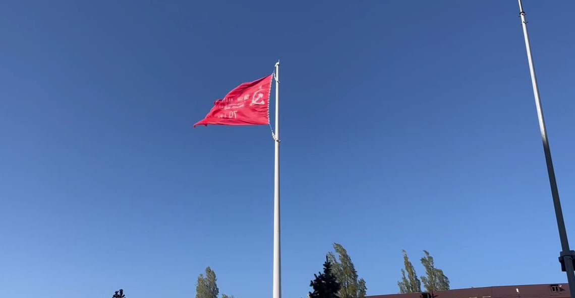 В четырех городах Дагестана прошла церемония поднятия «Знамени Победы»