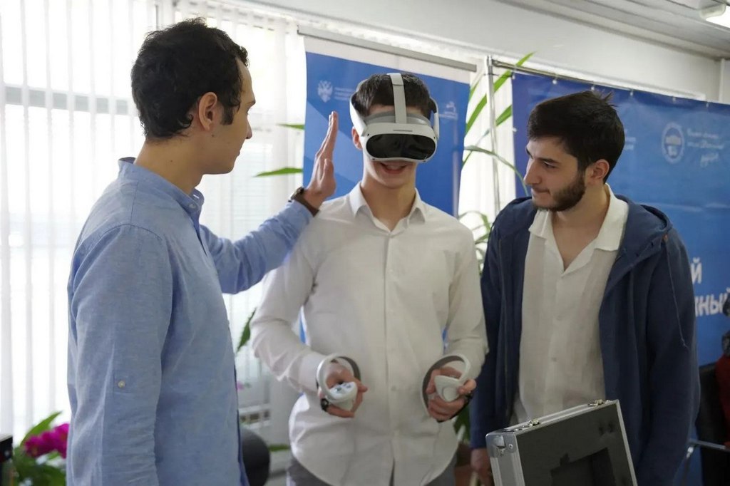 Хакатон в ДГУ: технологии на службе экологии и логистики